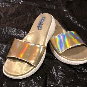 Sketcher memory foam sandals in Gold